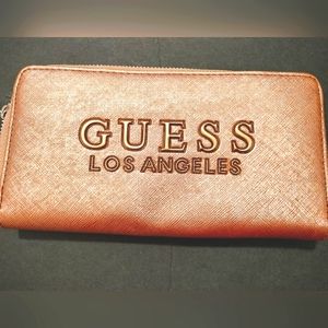 GUESS LOS ANGELES CLUTCH